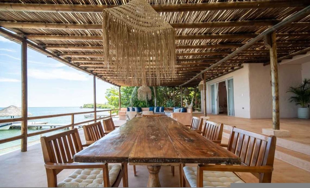 w Stunning 6BR Beachfront Villa in Rosario