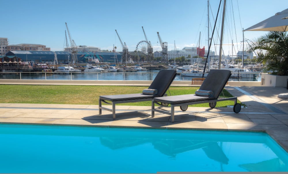 Executive Yacht View One Bedroom Marina Apartment - 509
