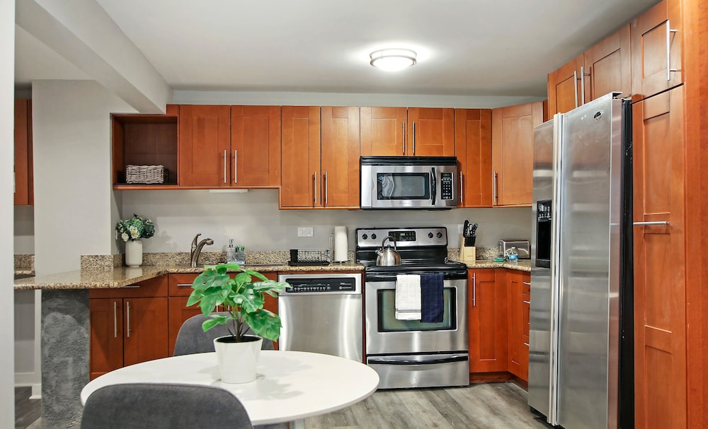 Perfectly Designed 1BR - Barry GA