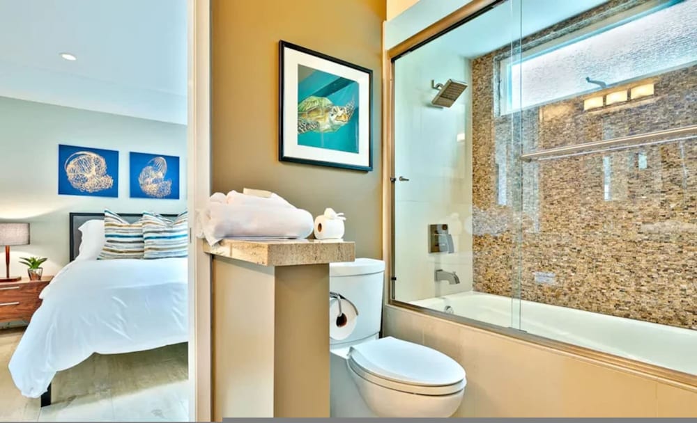 7 Br 2 Hot Tubs Rooftop Beach Block Ocean View