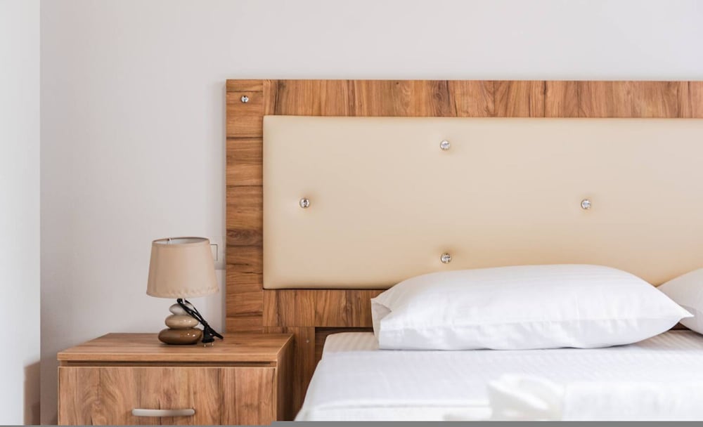 Hillside Apartment Gjirokast r