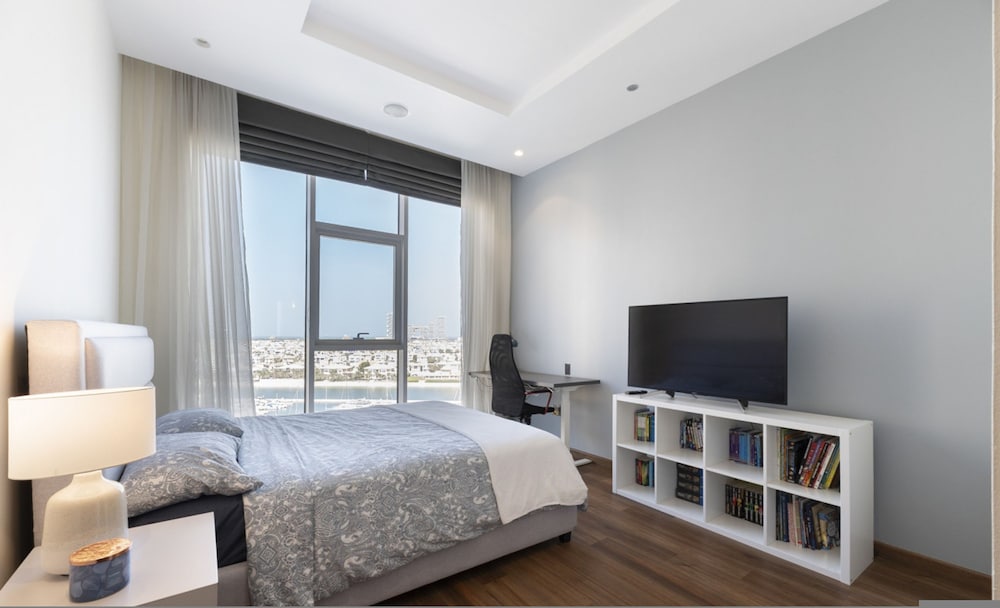Emerald at Tiara Beach Residences With Atlantis Views