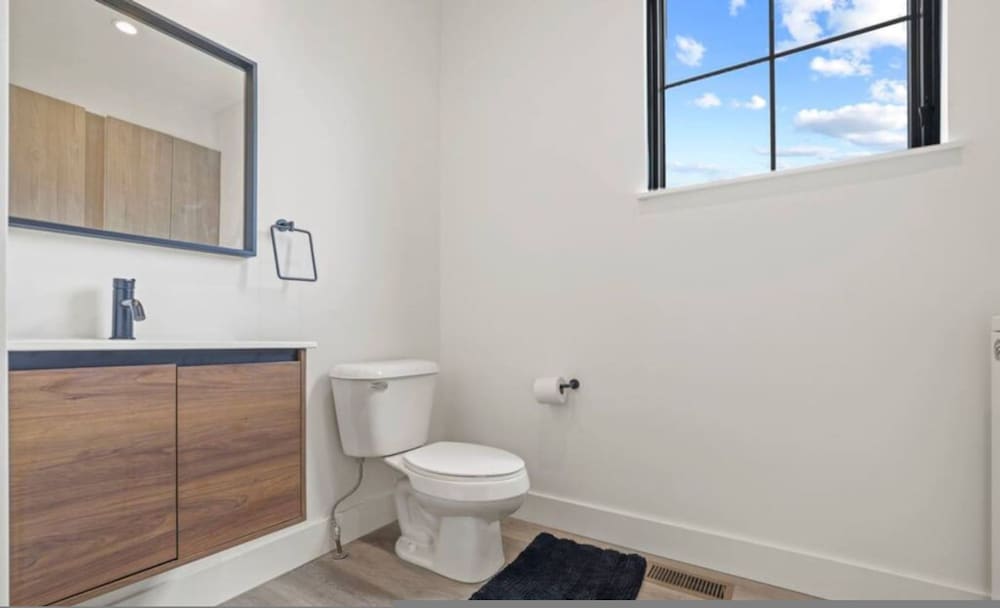 Work Of Art -3 Bedroom Elegant Townhome-columbus