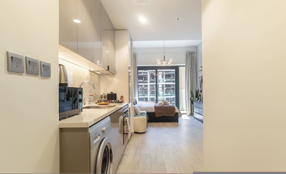 Elegant Studio w Balcony View Near Downtown Dubai