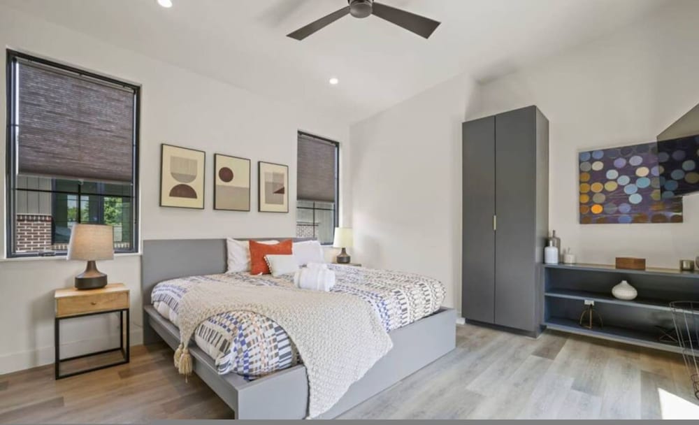 Work Of Art -3 Bedroom Elegant Townhome-columbus