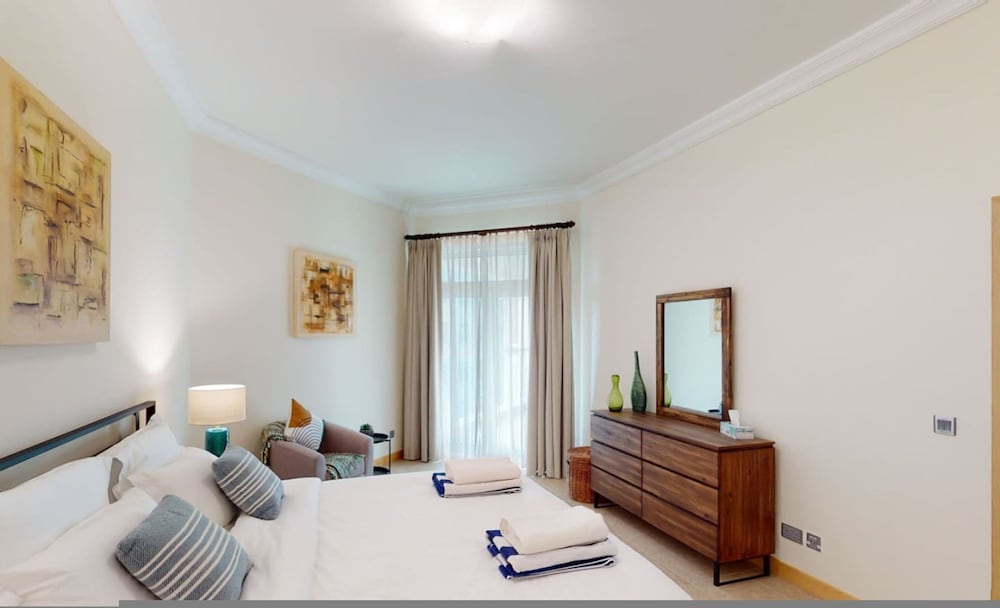 Al Dabas Beach Views 3BD Sleeps 6 Beachfront