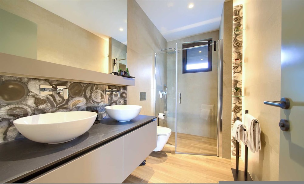 Villa Lord With Heated Pool Jacuzzi and Sauna