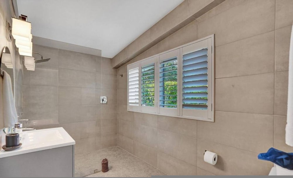 Pool House 3 Bedroom Home Victoria Park