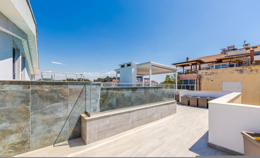 Rooftop Apartment With Private Pool