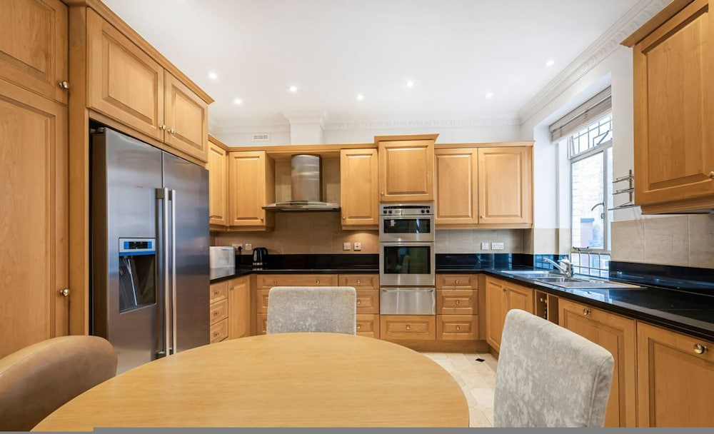 Luxury 3BR Mayfair Apartment Near Green Park