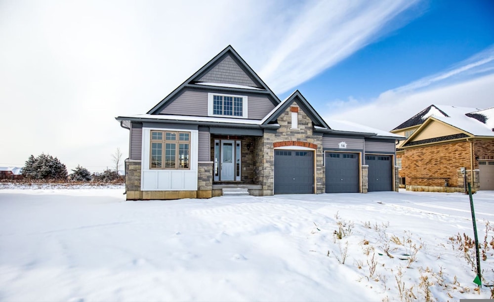 Spacious Brand New 4-bed Retreat in Quinte West
