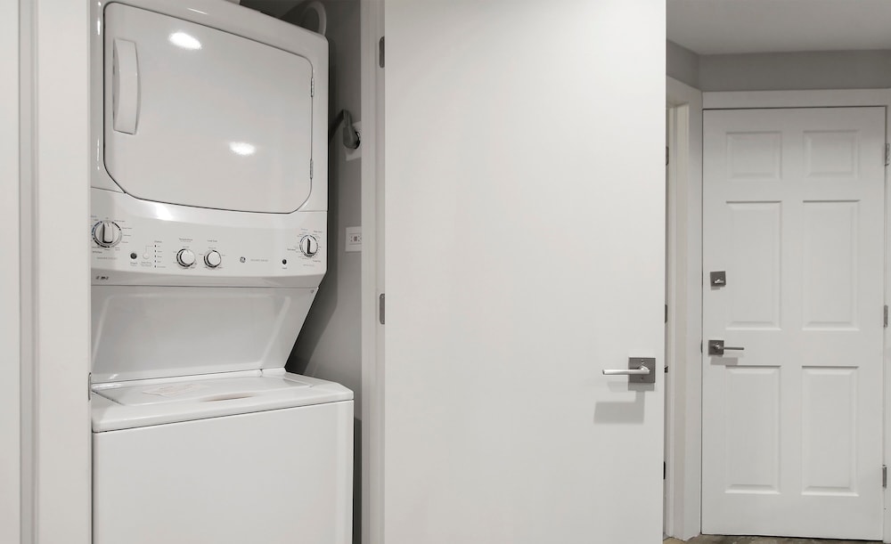 Perfectly Designed 1BR - Barry GA
