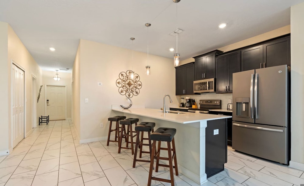 Amazing 5bdr House w Pool -4857