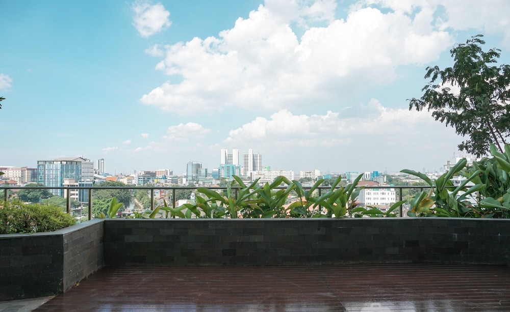 Modern Studio Near Taman Ismail Marzuki At Apartment Menteng Park