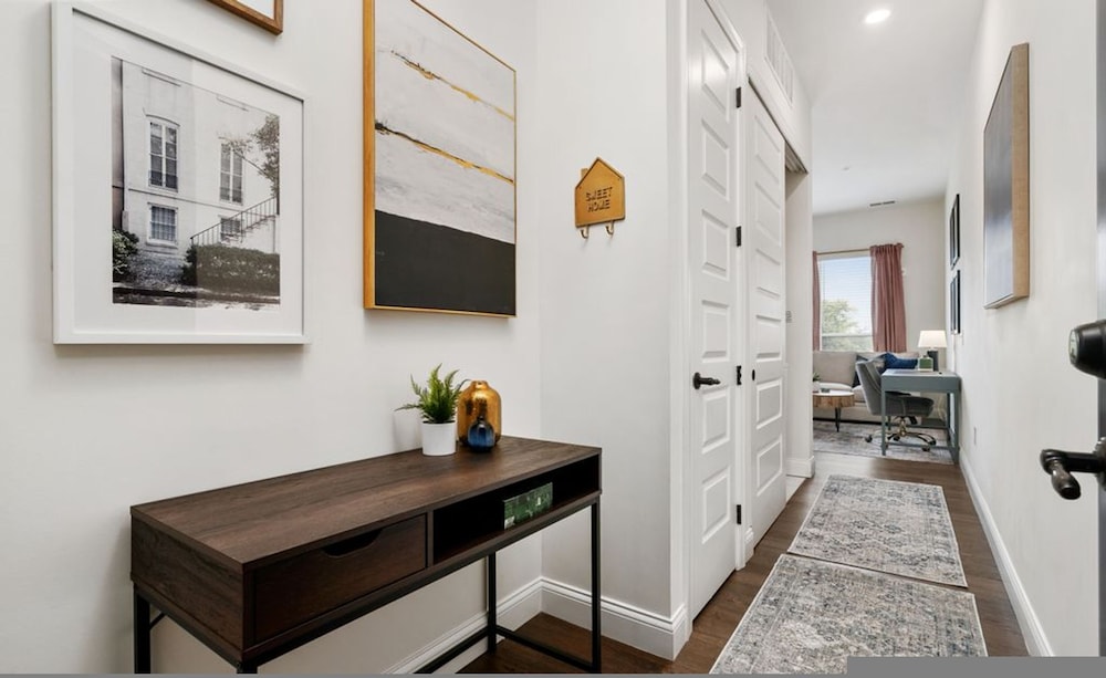 Top Floor 1BR At Luxe23