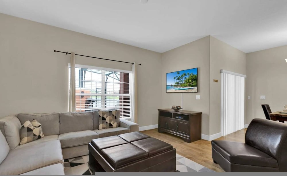 Amazing 4 Bedrooms 3 Bath Sleeps 10
