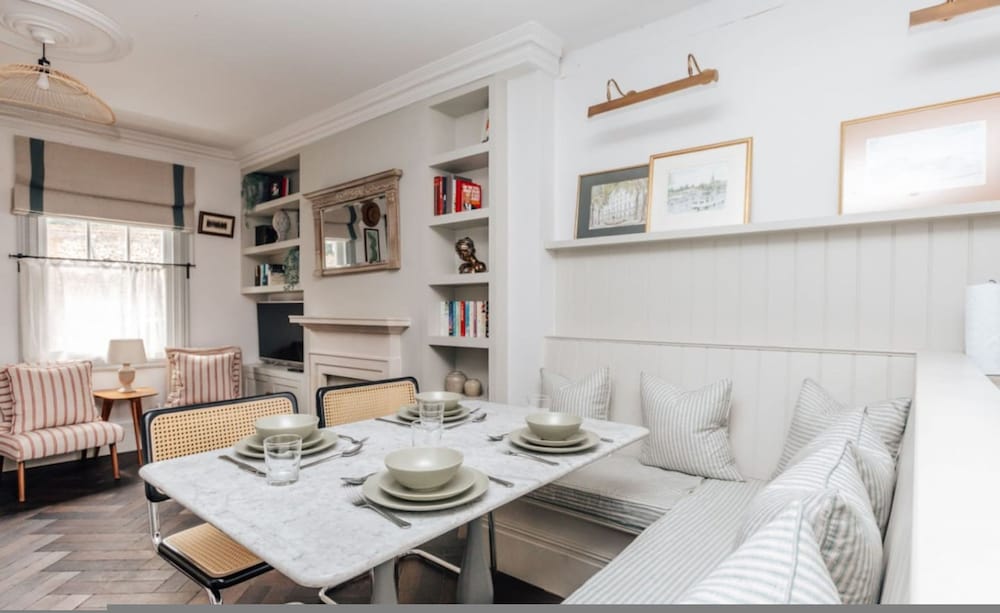 The Emerald - Central Henley 2 Bedroom House - From 145 Per Night