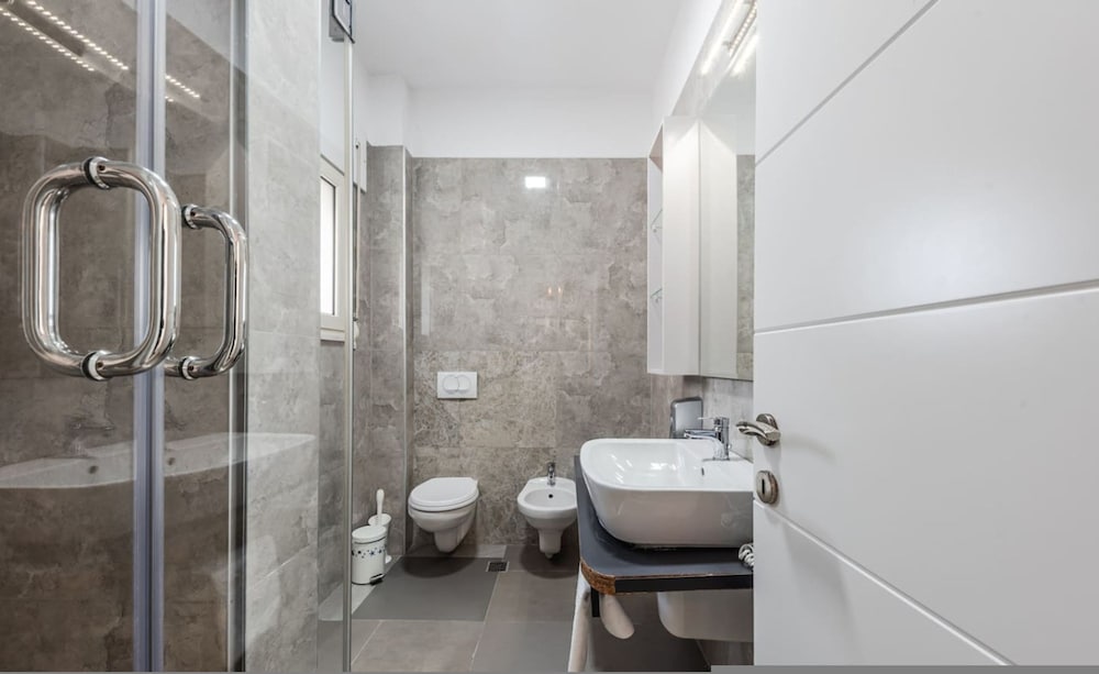 2-br Apartment by the Beach - Jasemin