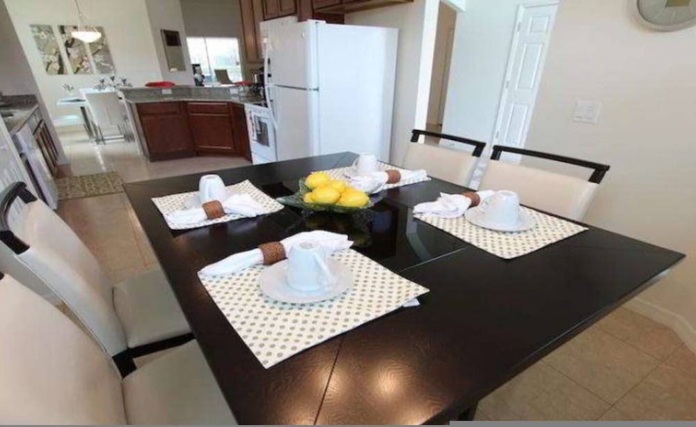 4bdr w Pool Near Disney