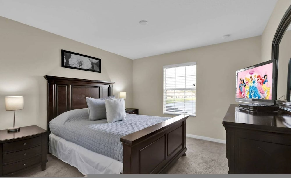 Amazing 4 Bedrooms 3 Bath Sleeps 10