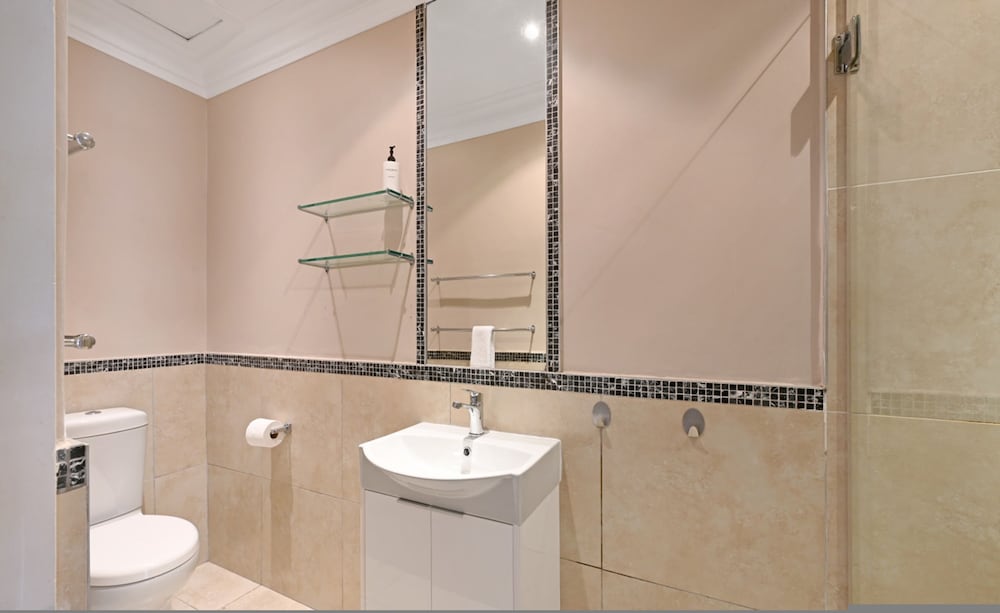 Charming Sea Point 1 Bed With Leafy Patio