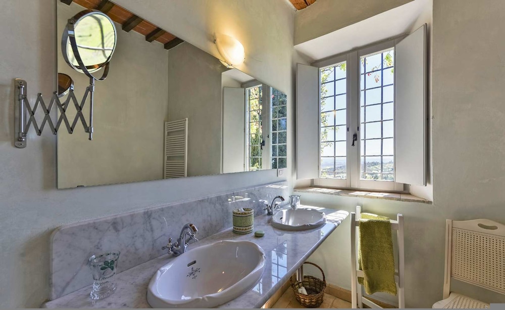 New Historic Tuscany Country House Retreat in a Vineyard Near Siena Villa Chiantissimo