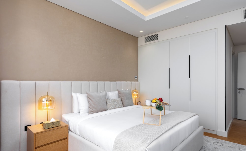 Maison Privee - Chic Downtown Living w/ Dubai Cityscape Views