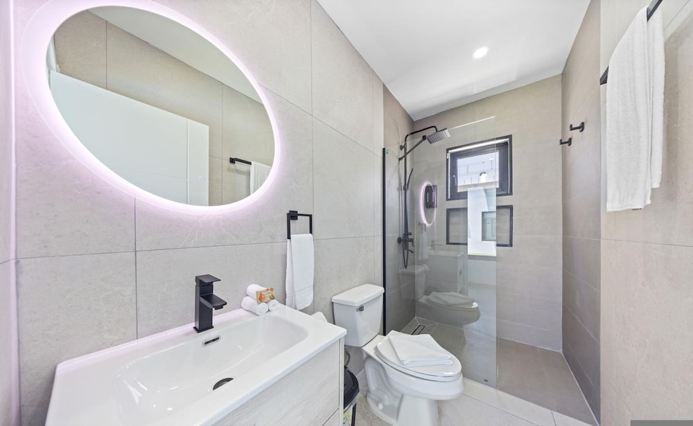 Brand NEW Villa Central Location Private Pool