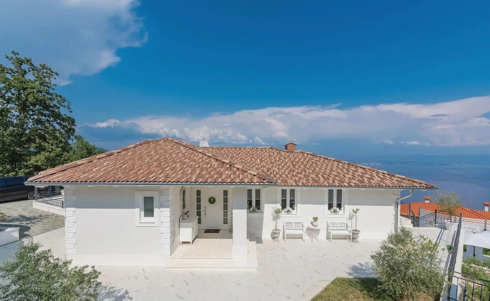 Villa Lauriana Nearby Opatija - Crovillas