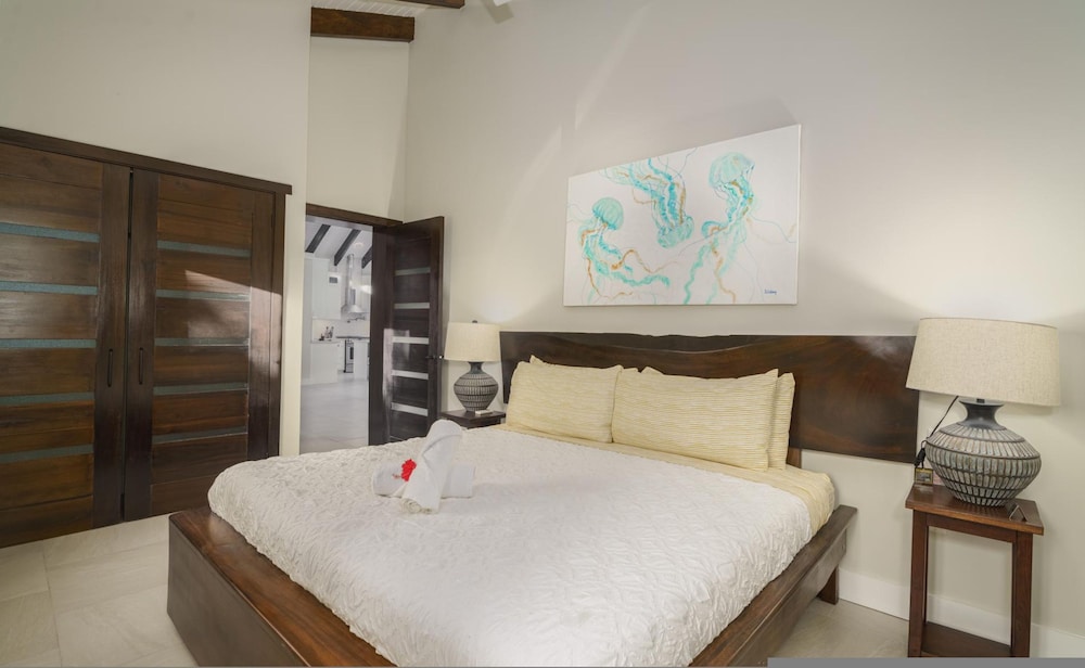 Casa de Wilson - 5 Bedroom Beachfront Villa