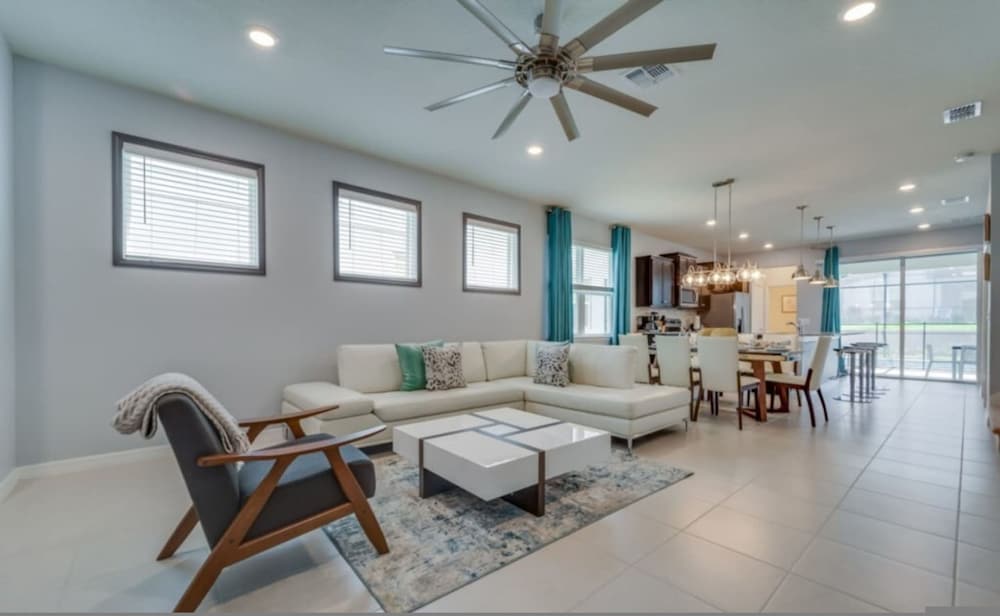 5 Bed Fun Themed Windsor Island Resort Getaway view 5