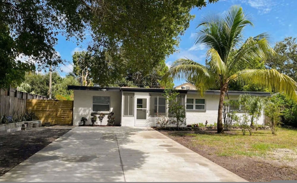 Pool Home in Seminole 5miles to Beach