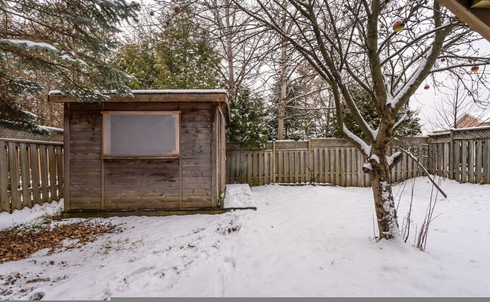 Comfortable Whitby 2 Bedroom Lower Suite