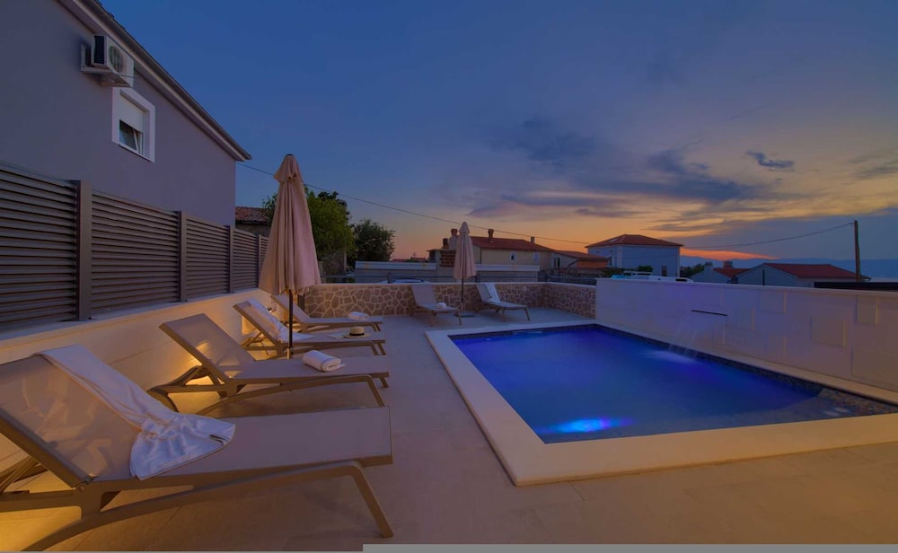 Villa Quarnaro With Heated Pool