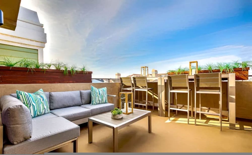 3 BR Roof Deck Ocean Views Hot Tub Beach Block
