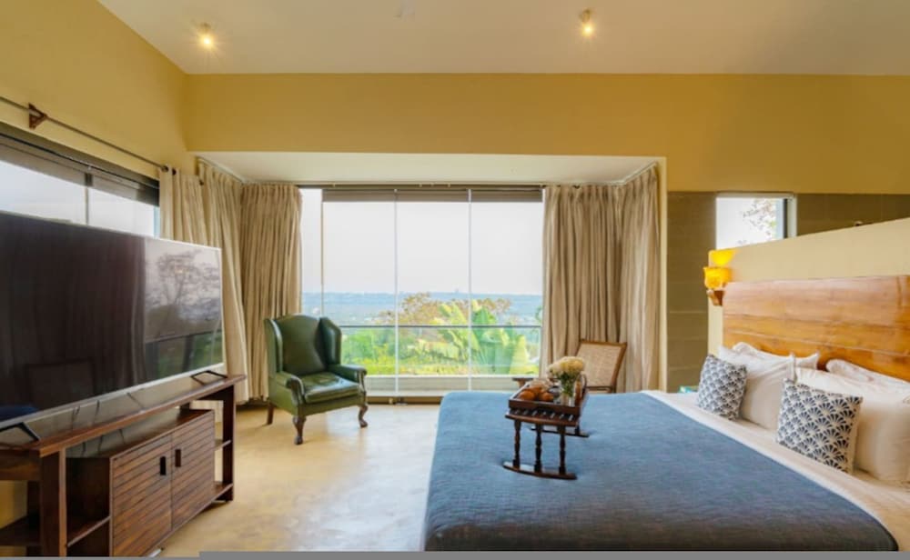 Cliffhouse by Hireavilla -5br w Pvt Pool in Saipem