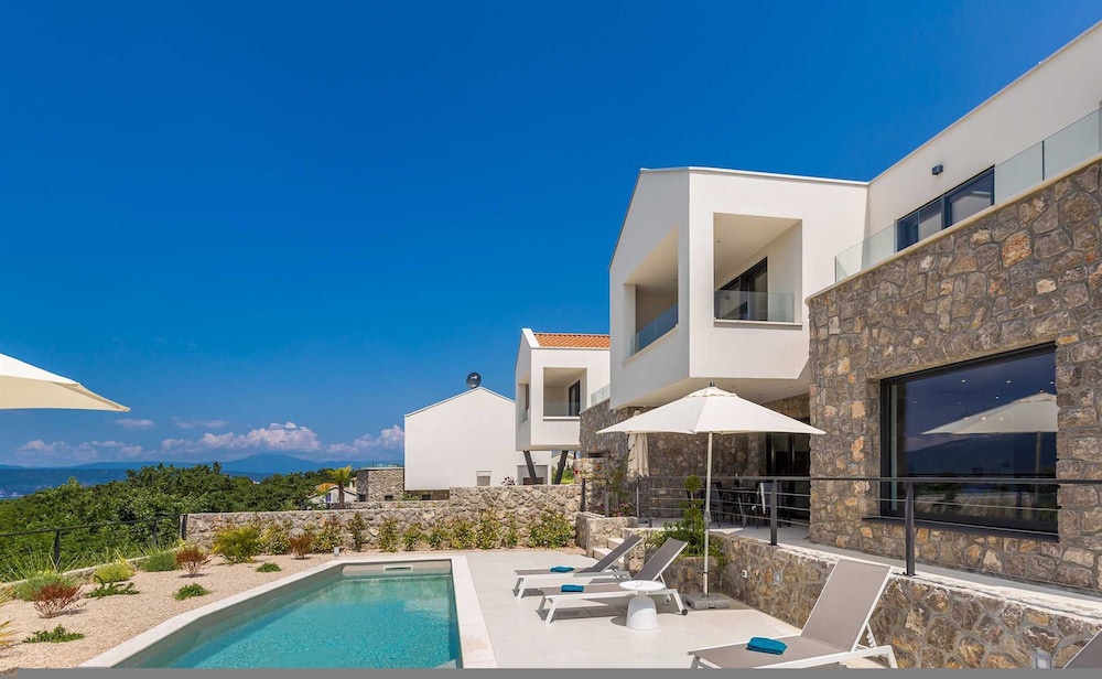 Villa Verena With Heated Pool