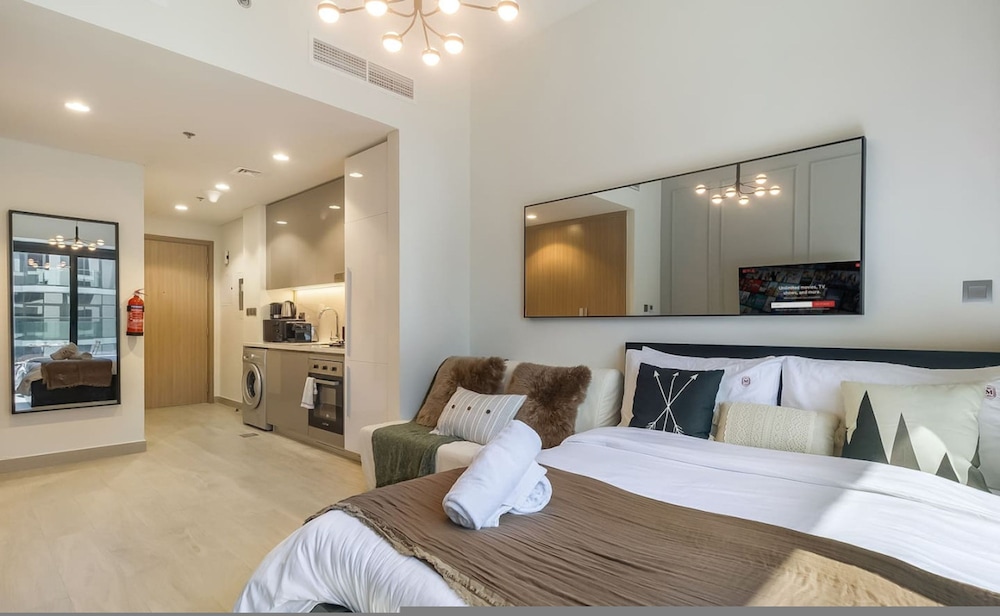 Elegant Studio w Balcony View Near Downtown Dubai