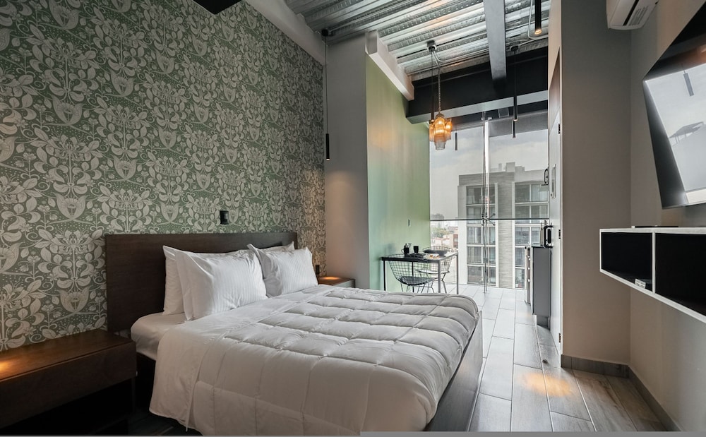 Botanic Loft Stylish Cozy Retreat w Kitchen Private Bath photo 4