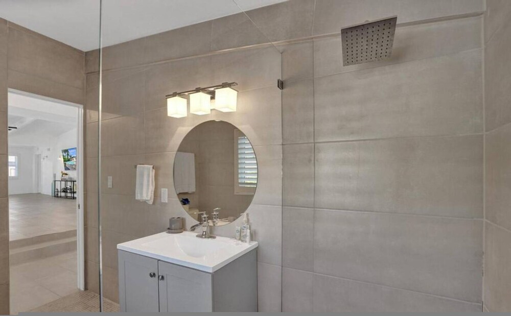 Pool House 3 Bedroom Home Victoria Park