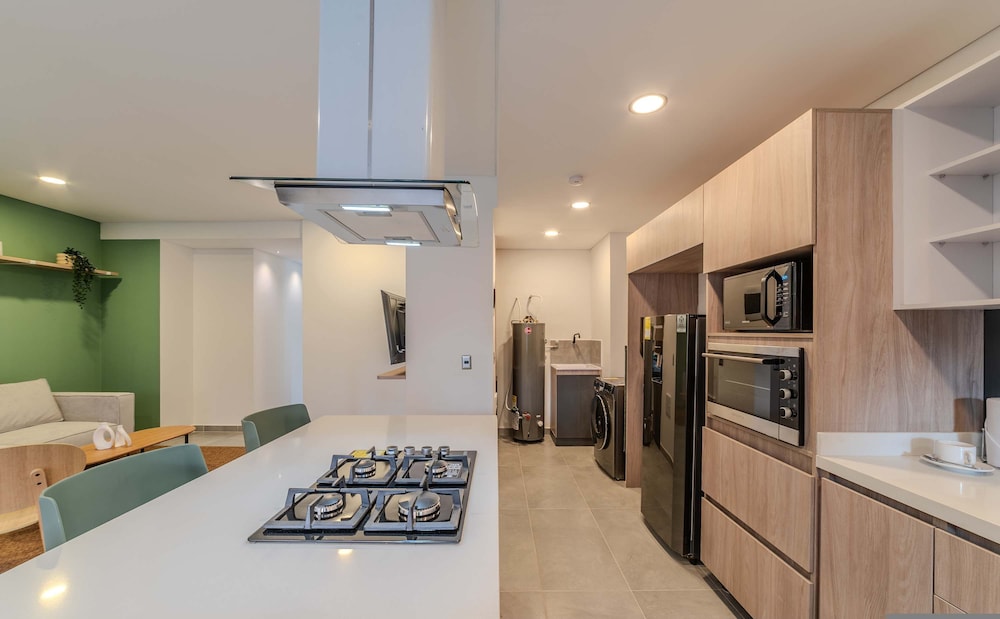 w Spacious 3BR w Outdoor Dining Terrace in Laureles