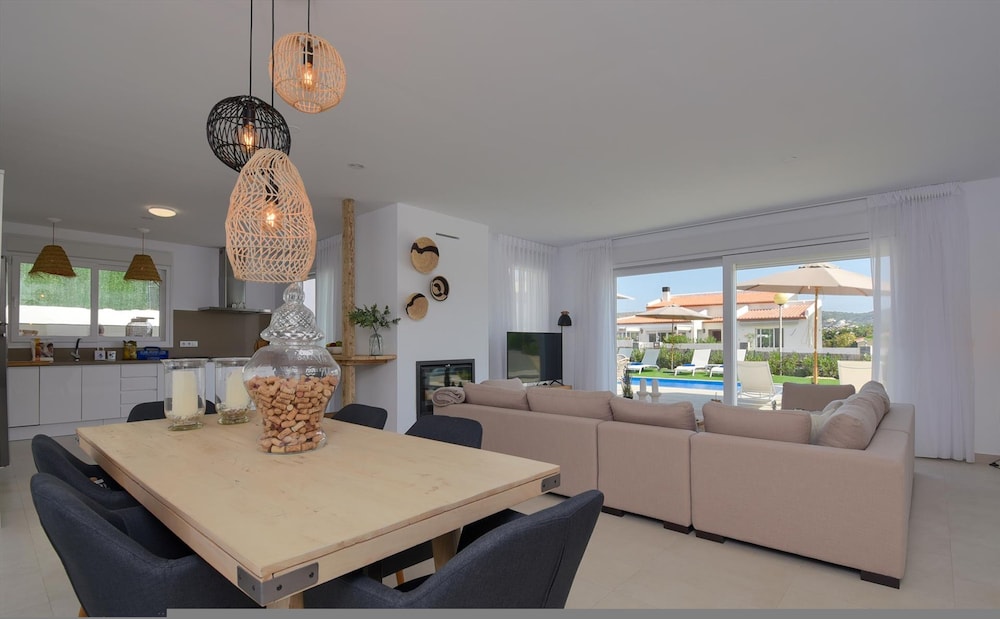 Abeto in J vea With 3 Bedrooms and 3 Bathrooms view 2