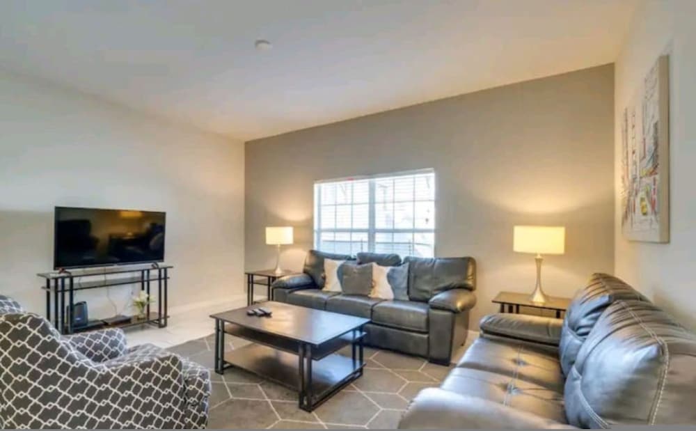 Free Amenities Spacious Home King Beds