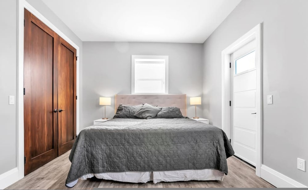 Tranquil 2BR Triplex in the Heart of Shelburne