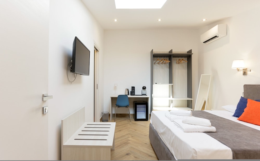 Pessina 90 Rooms in Naples