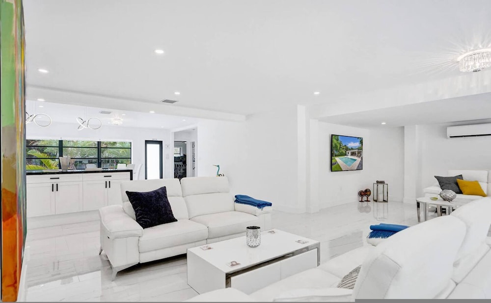 Hibiscus House in Fort Lauderdale