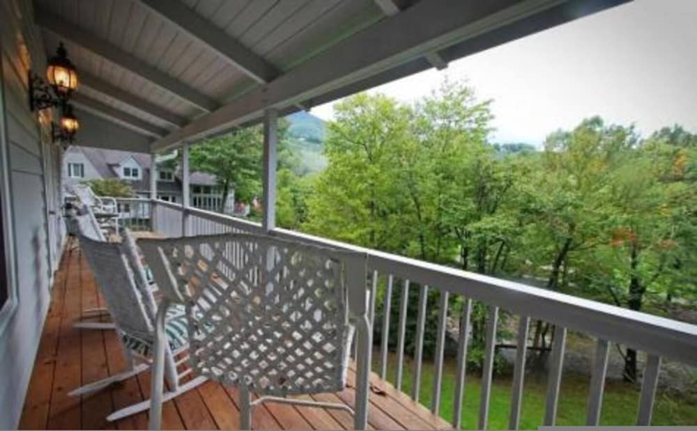 Riverfront Sanctuary Your Mountain Getaway