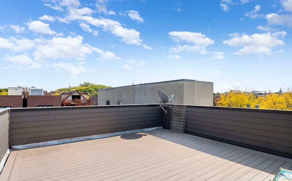 Stunning 5BR Home With 2 Rooftops Sauna Hot Tub