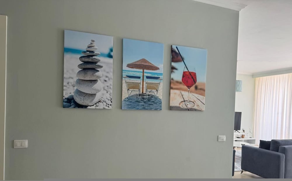 Sunny Coastal Getaway Green Coast