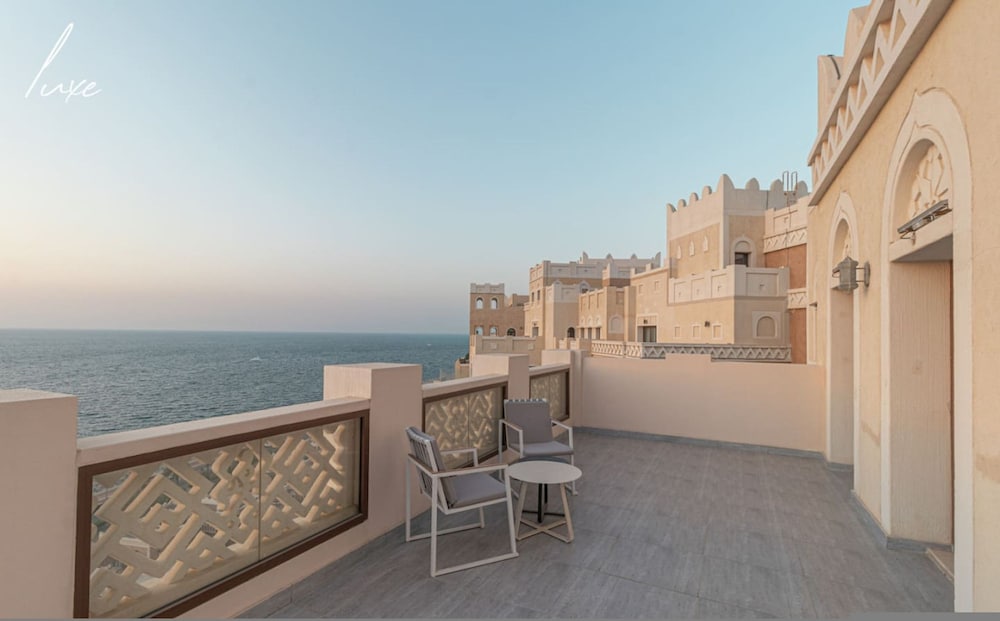 Luxury Sky Villa w Private Pool Sea View in Palm